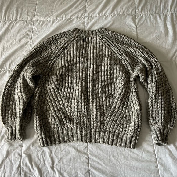 American Eagle V-Neck Sweater - Picture 3 of 3